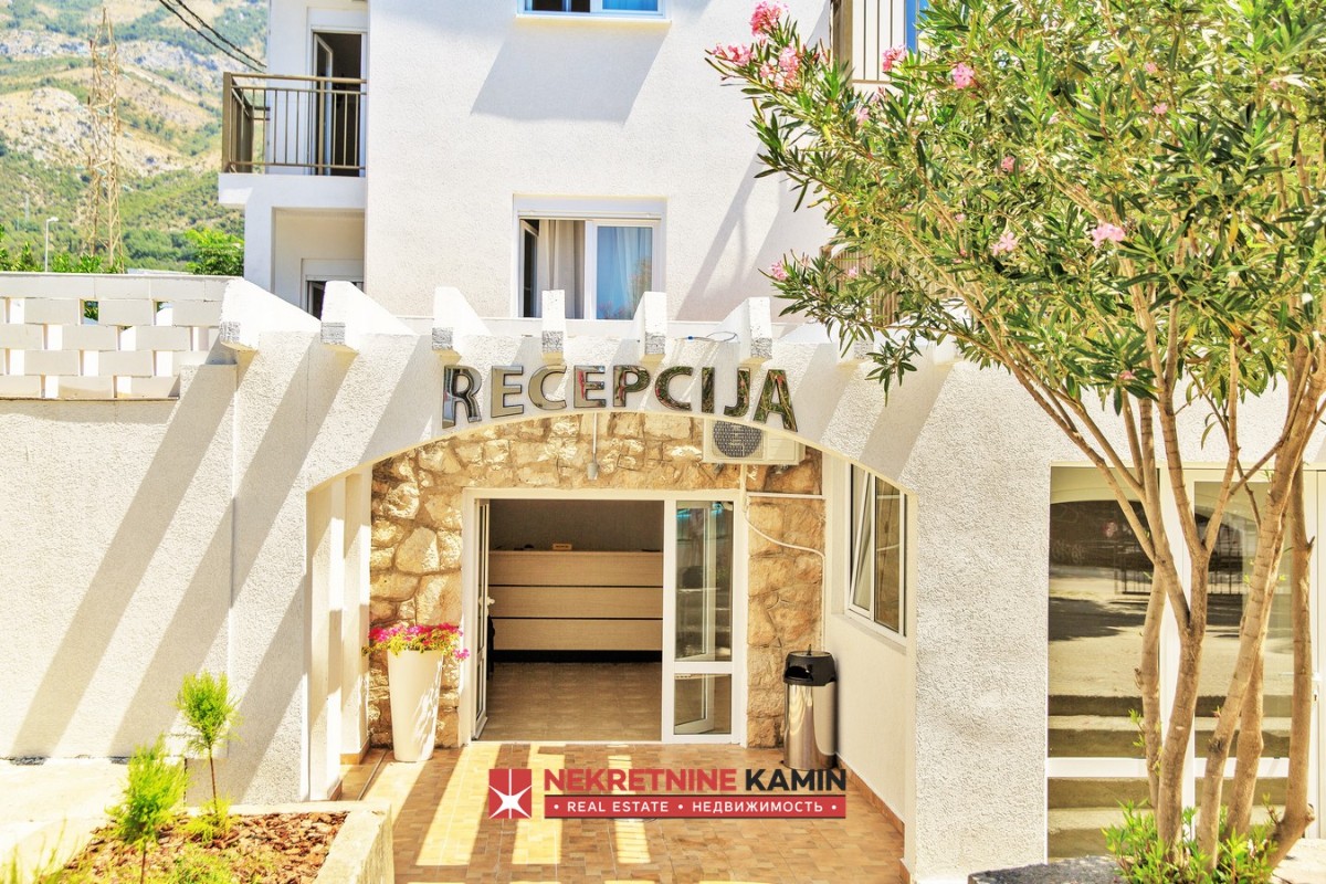 Apartment-Style House with 17 Rooms and 38 Beds, 400 m from the Sea, Sutomore